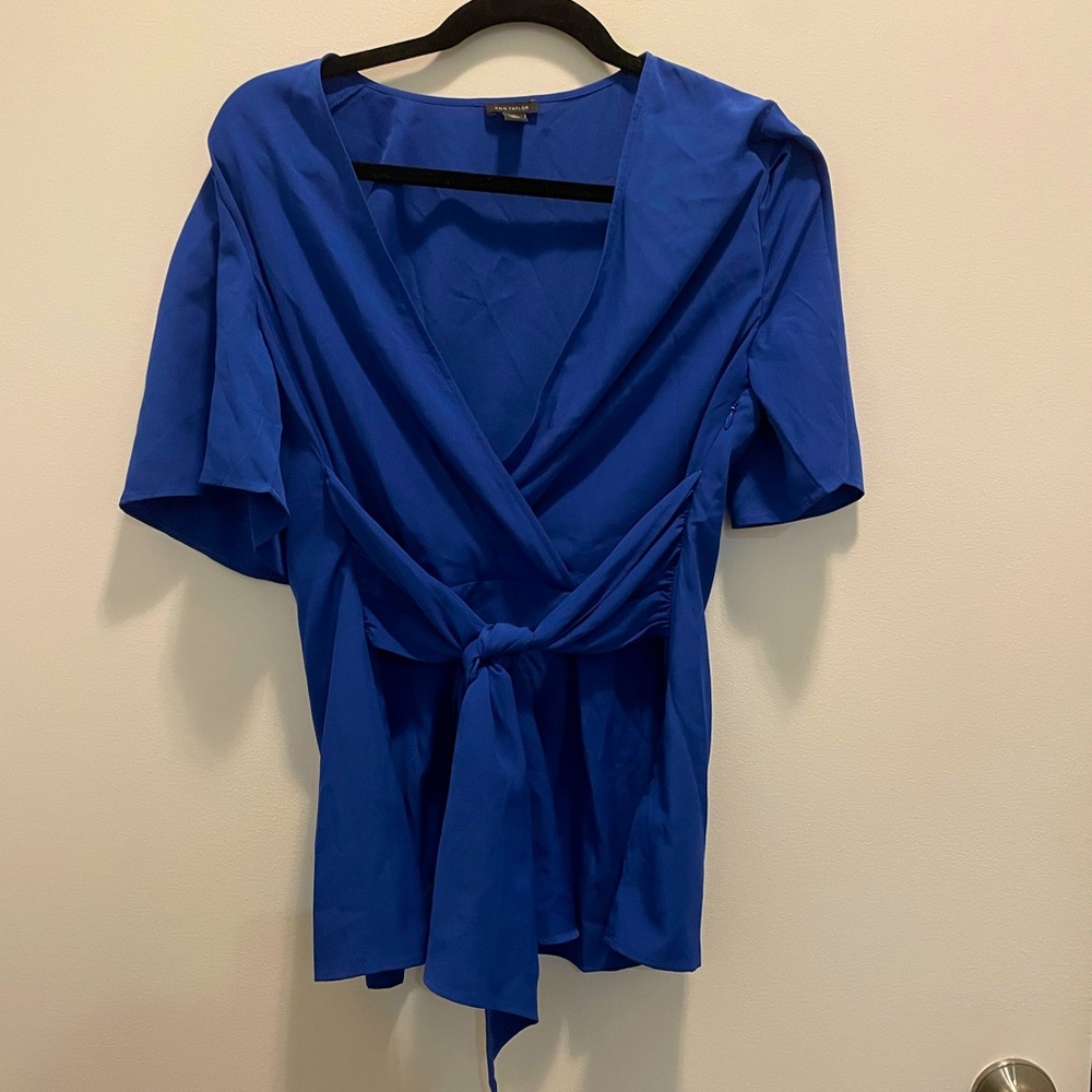 Ann Taylor size 6 blouse